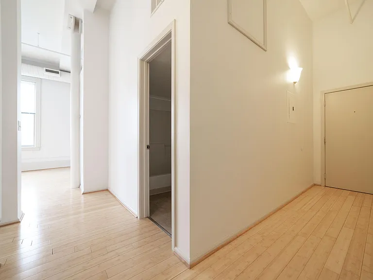 1900 W 25th St #305 — Photo 13