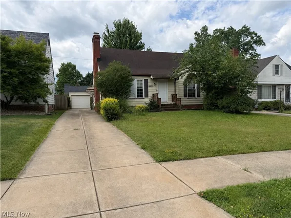 16451 Craigmere Dr, Middleburg Heights, OH 44130