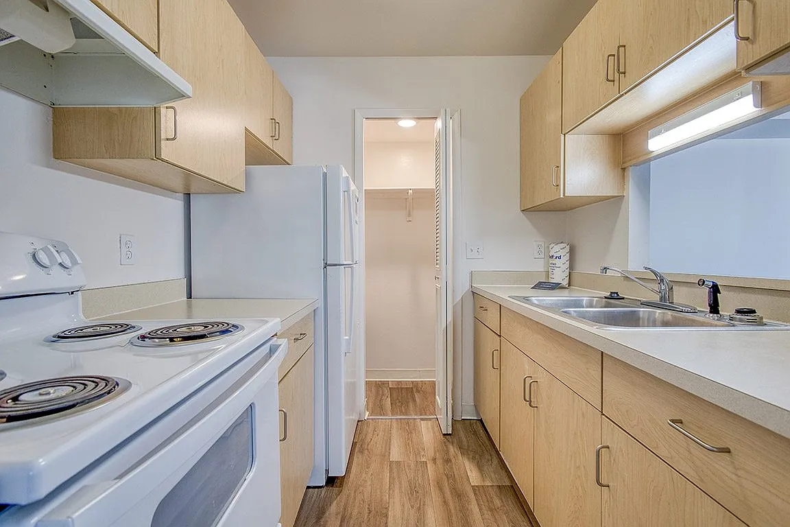 Wood Creek Apartments — Photo 2