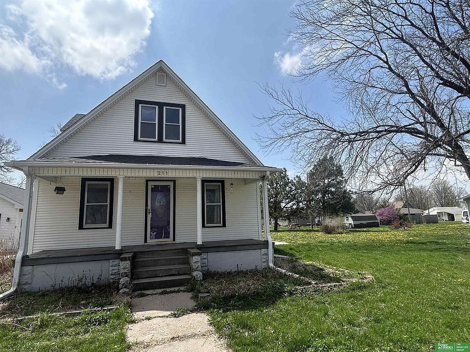 1st image of 211 W Alexander St