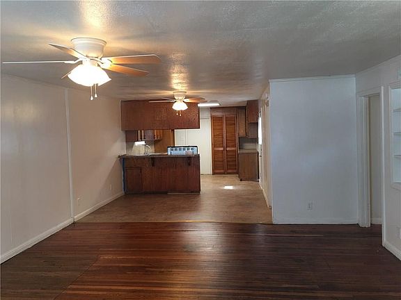 4th image of 1926 Edgemont Dr