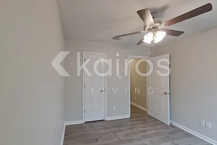 124 Yardley Ct — Photo 18