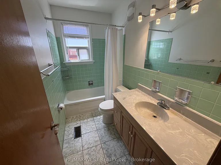 78 Millicent St #UPPER — Photo 8