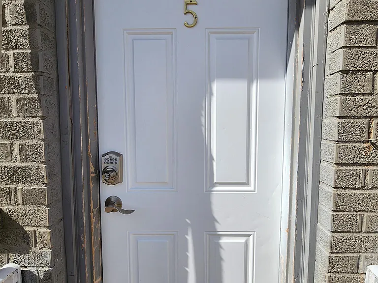 615 N 8th St #5 — Photo 1