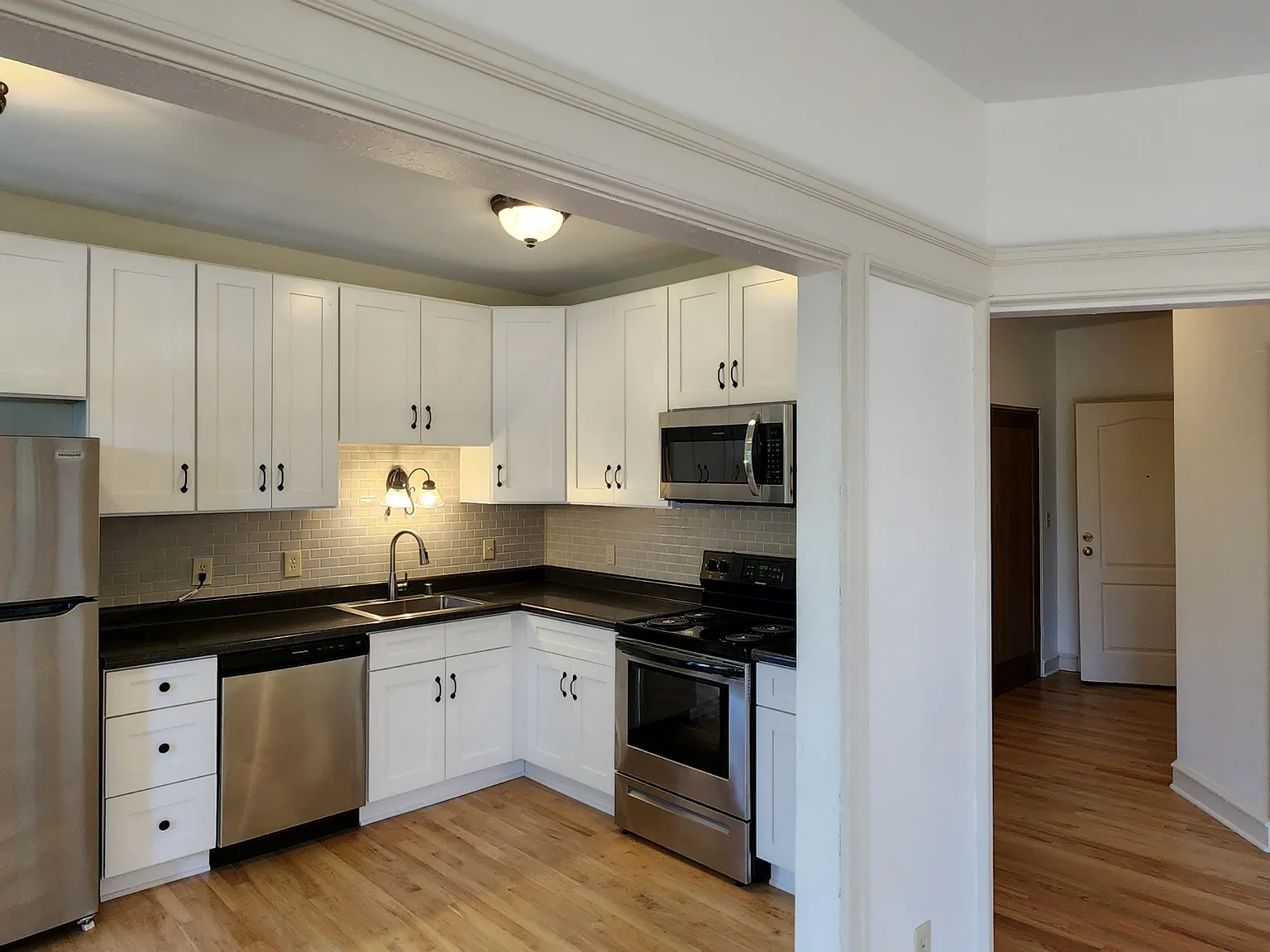 2 bed, 1000 sqft, $1,350 — Photo 4