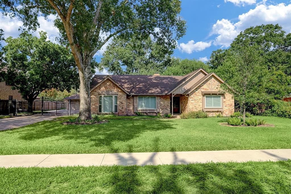 15101 Lakeview Dr, Jersey Village, TX 77040 | Zillow