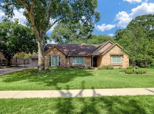 15101 Lakeview Dr, Houston, TX 77040
