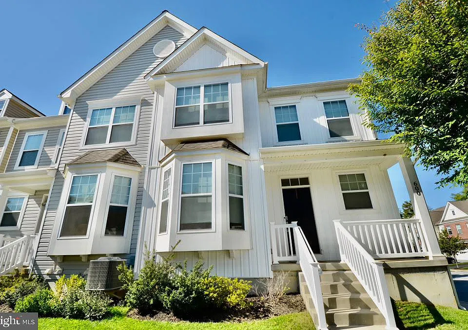 600 Albion Pl