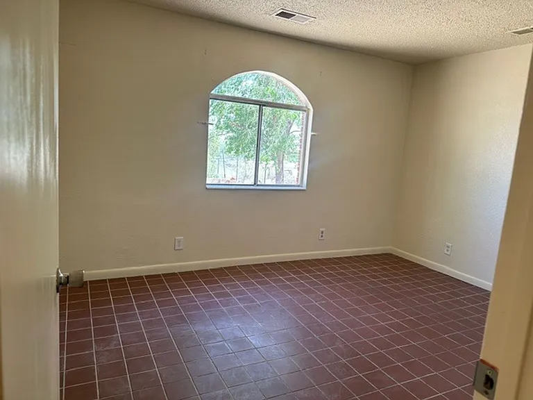 1706 Daybreak Rd SE — Photo 9