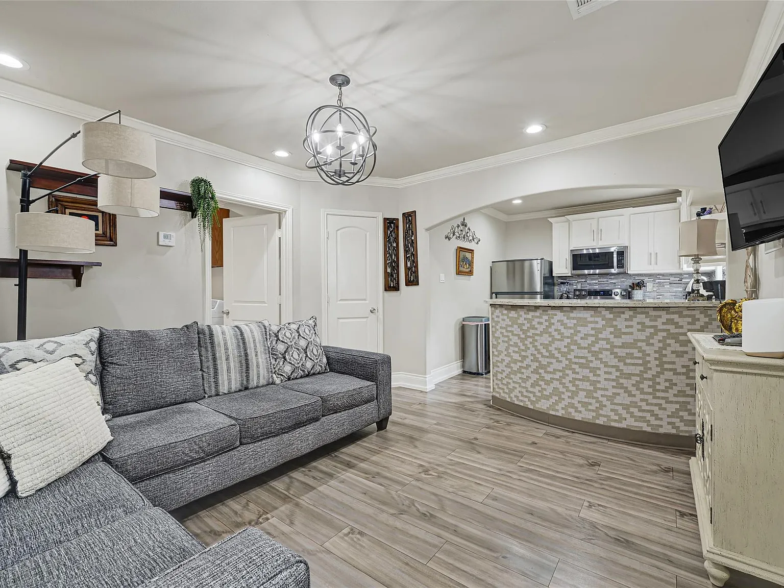 1 bed, 1.0 bath, 550 sqft, $1,600 — Photo 2