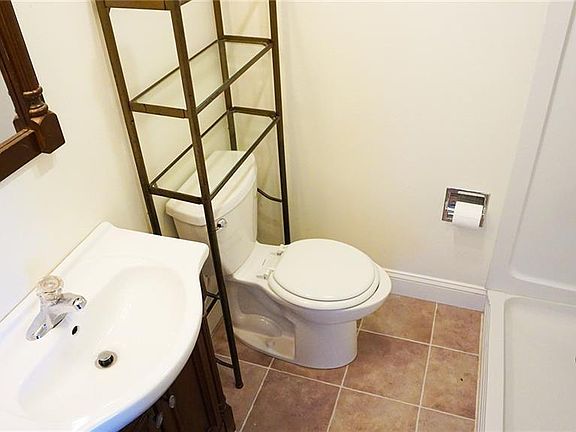 5th image of 308 Conneaut Ave