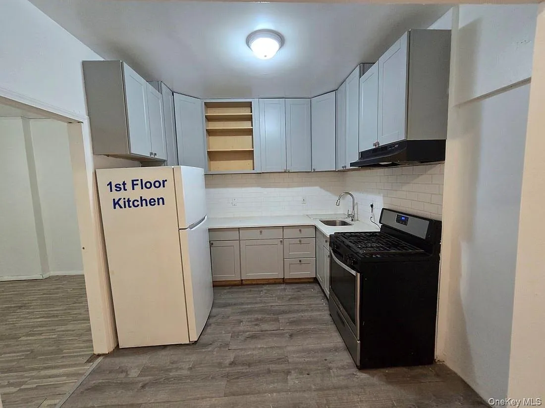 2 bed, 1.0 bath, 800 sqft, $3,000 — Photo 3
