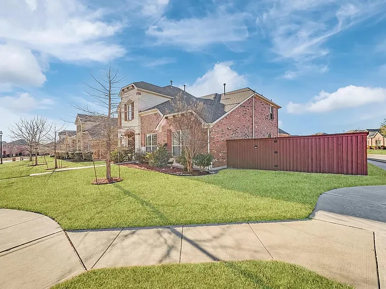 1044 Palmetto Dr — Photo 2
