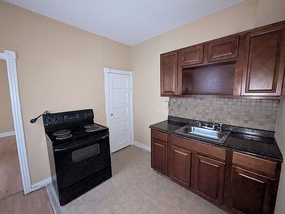 5th image of 150 N Yewdall St Unit 1