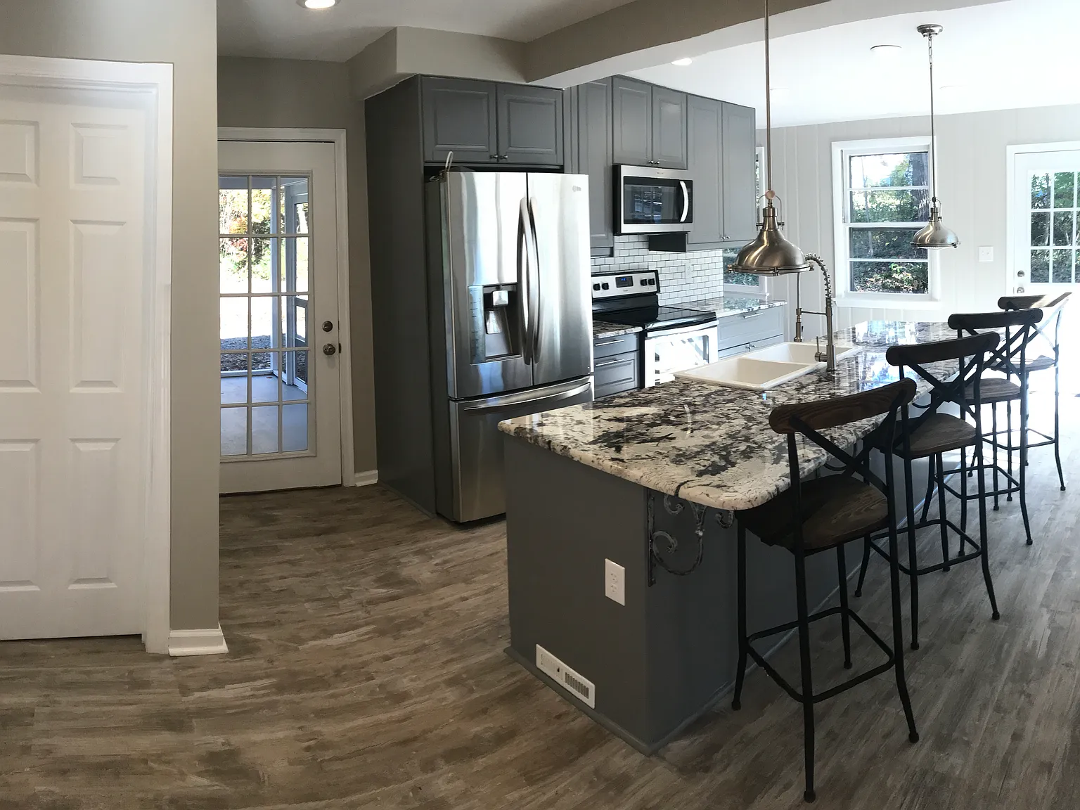 3 bed, 1270 sqft, $3,500 — Photo 2