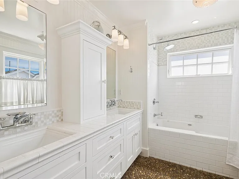 2035 Miramar Dr — Photo 16