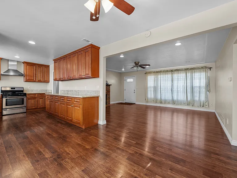 2260 Altadena Ave — Photo 8