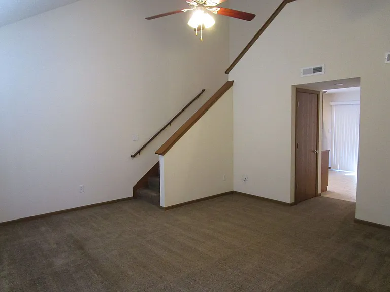 705 - 707 Glenstone Drive — Photo 5