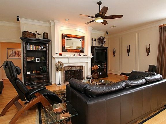 4th image of 24807 Viewridge Dr
