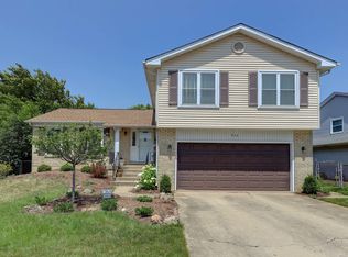 932 Pheasant Walk Dr, Schaumburg, IL 60193