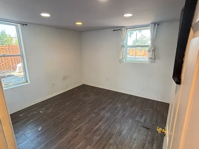 190 W Concord Brg #A — Photo 5