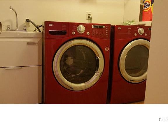 2nd image of 4399 Foxpointe Dr #1