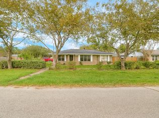 1424 N Avenue F, Freeport, TX 77541