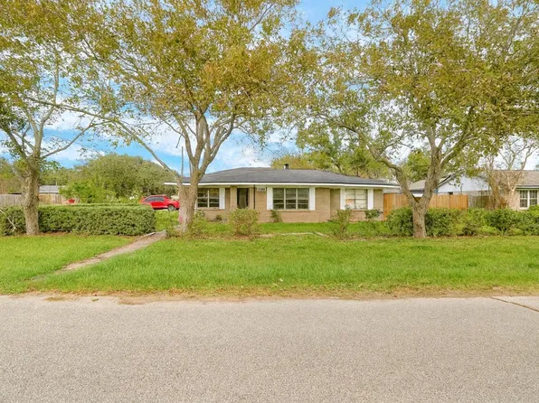 1424 N Avenue F, Freeport, TX 77541