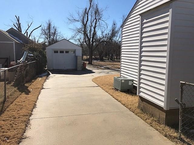 2nd image of 1420 SW 52nd St