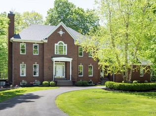 5032 Rockledge Dr, Clarence, NY 14031