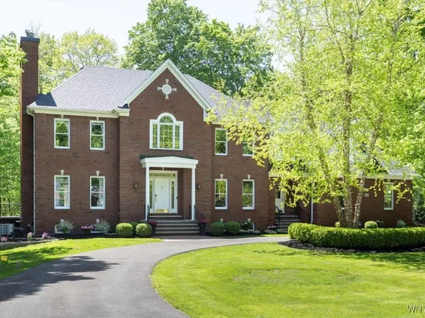 5032 Rockledge Dr, Clarence, NY 14031