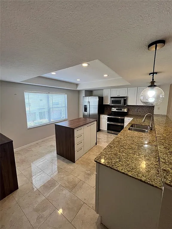 2 bed, 2.5 bath, 1918 sqft, $3,975 — Photo 4