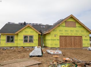 2020 Roosevelt Loop, North Bend, OR 97459