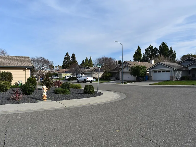 1525 Ditmar Dr — Photo 4
