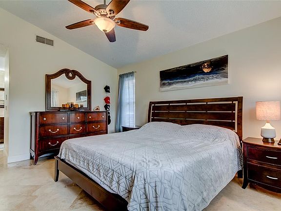 4th image of 3034 Longbrooke Way
