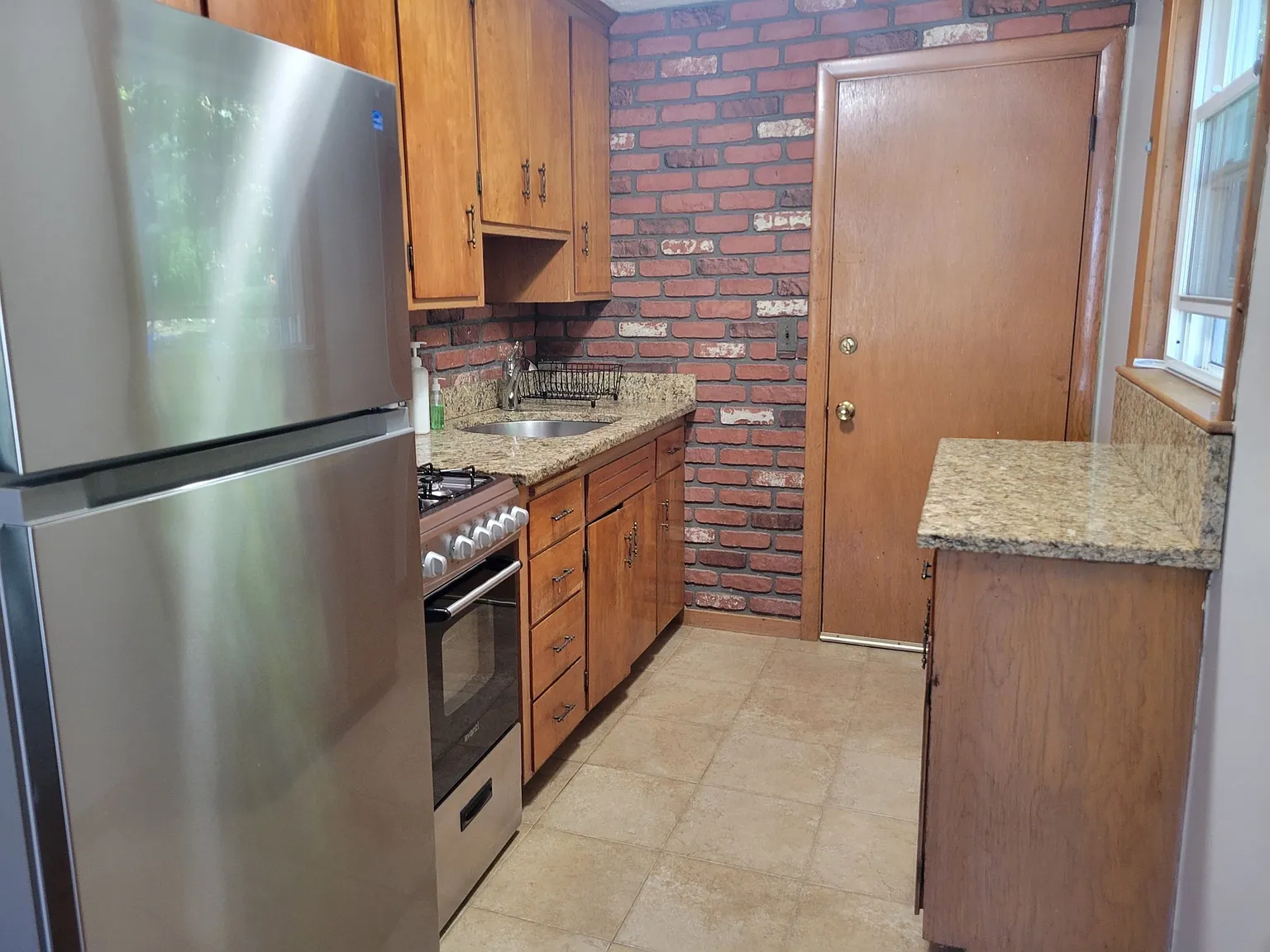1 bed, 1.0 bath, 700 sqft, $1,850 — Photo 2