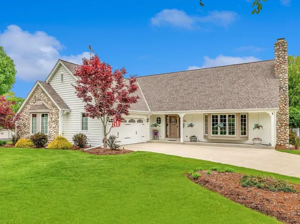 N15W30162 Timberbrook ROAD, Pewaukee, WI 53072