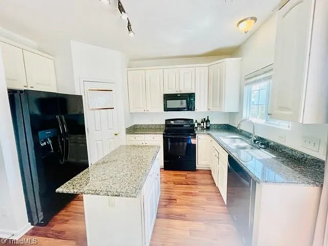 3 bed, 2.5 bath, $1,700 — Photo 2
