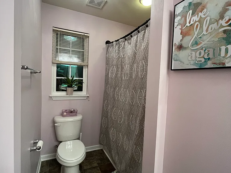Master bath, current paint color.
