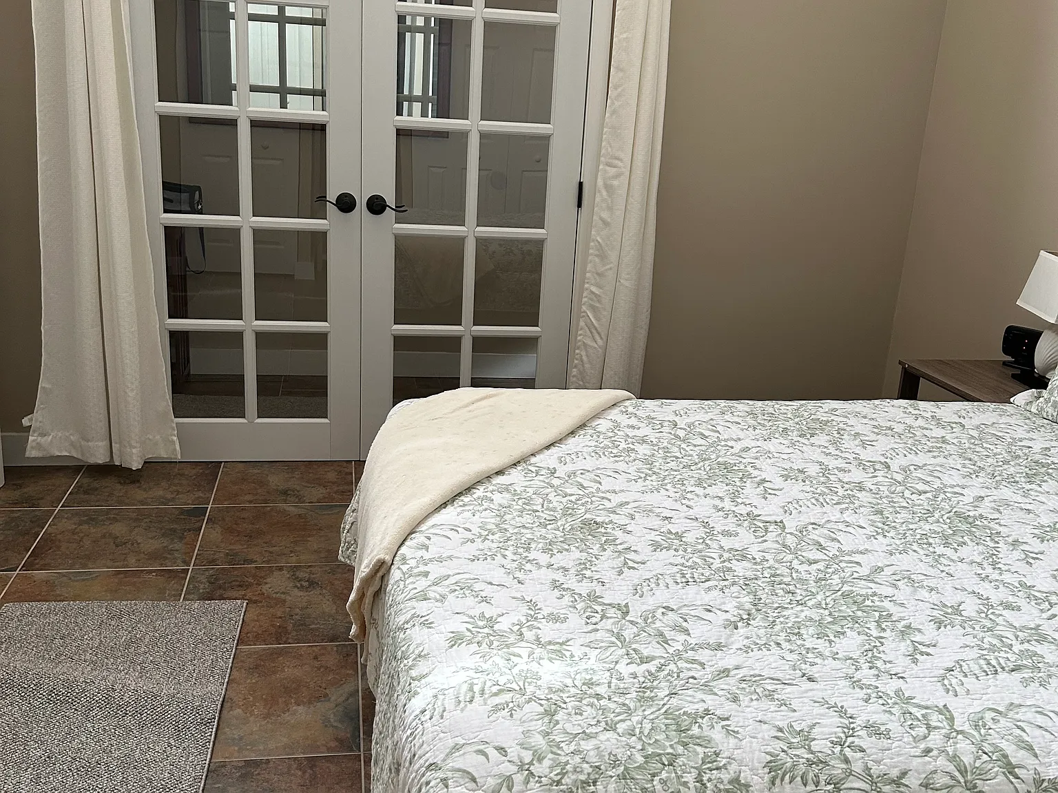 2 bed, 1200 sqft, $3,750 — Photo 4