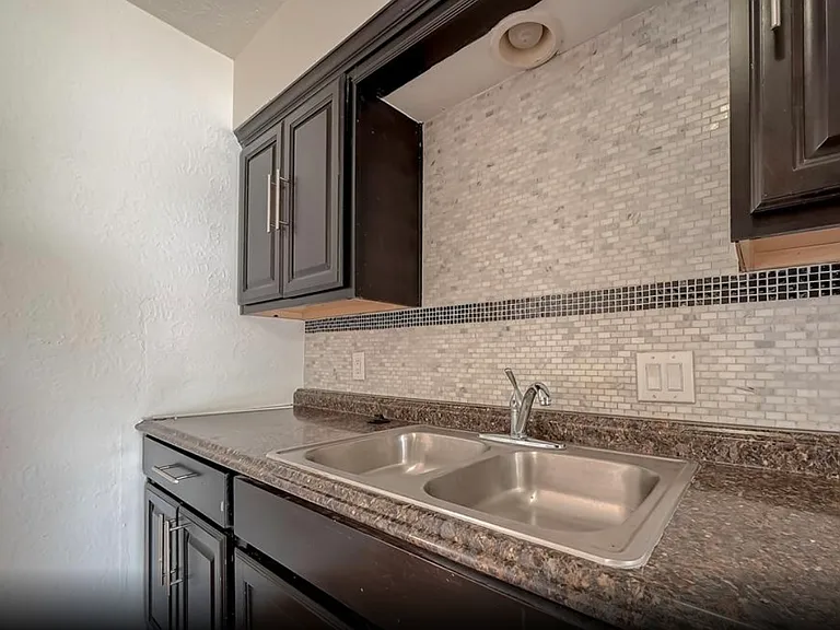 3806 Willow Springs Ln — Photo 6
