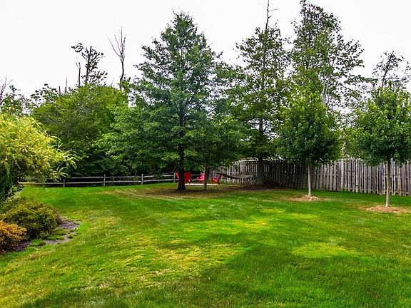3rd image of 8418 Forestview Cir