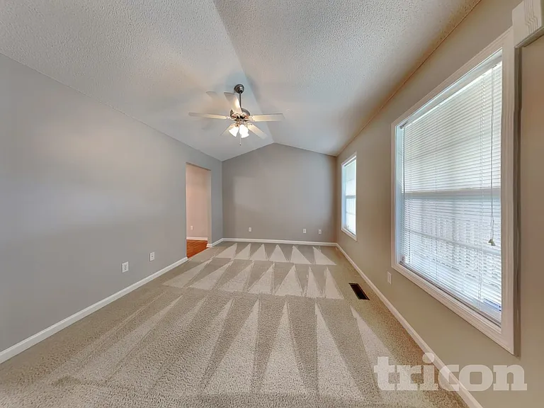 57 Honeysuckle Ct — Photo 3