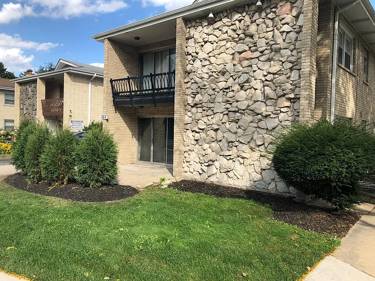 1217 N La Grange Rd #1F — Photo 13