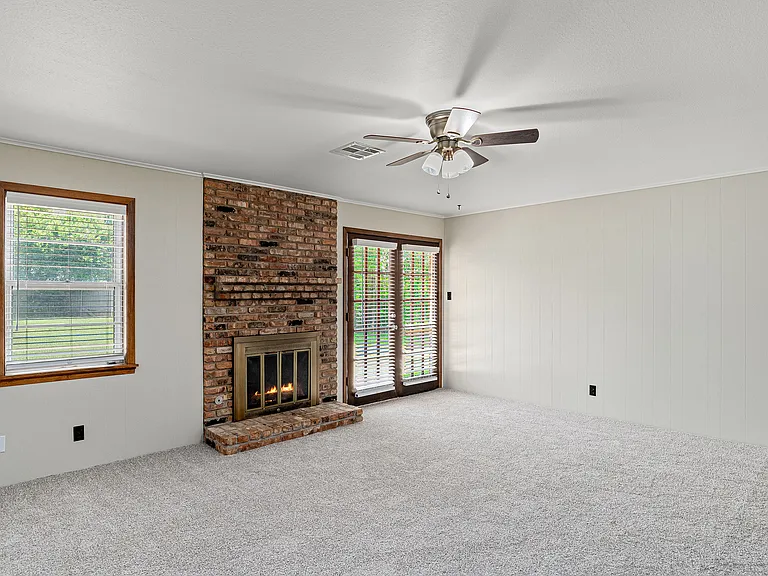 1554 Westbury Dr — Photo 9