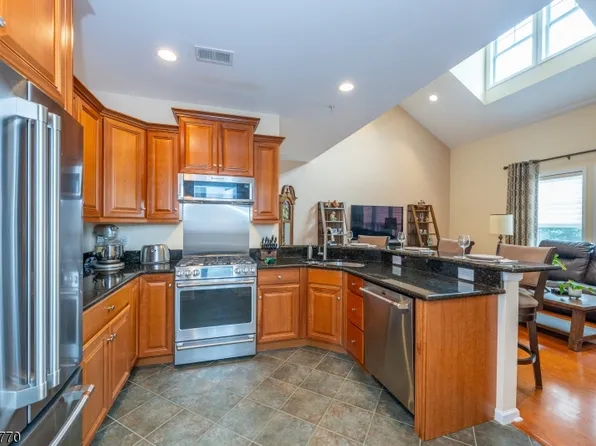 814 River Pl, Butler Boro, NJ 07405