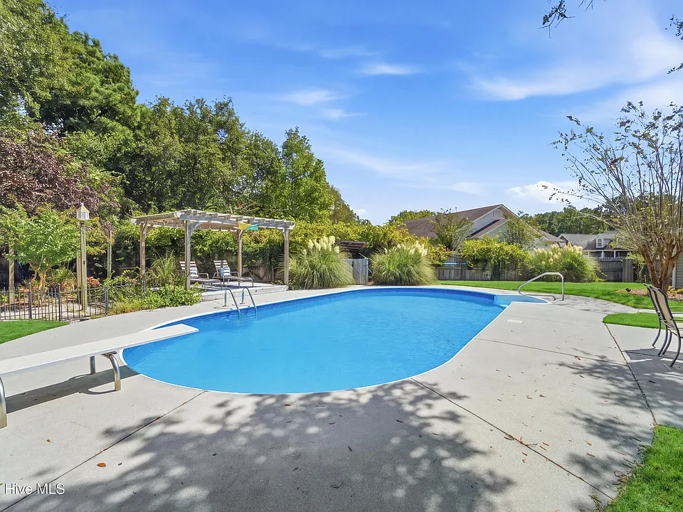 119 E Ivybridge Dr