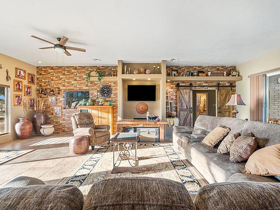 3rd image of 22950 Henry Rd