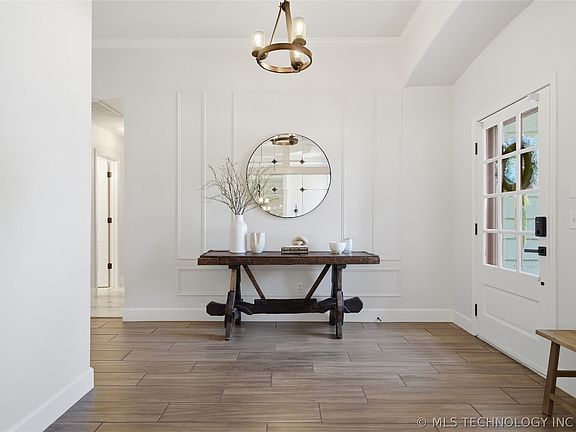 4th image of 404 N Eucalyptus Ave