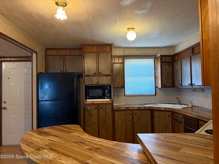 126 Vanguard Cir — Photo 4